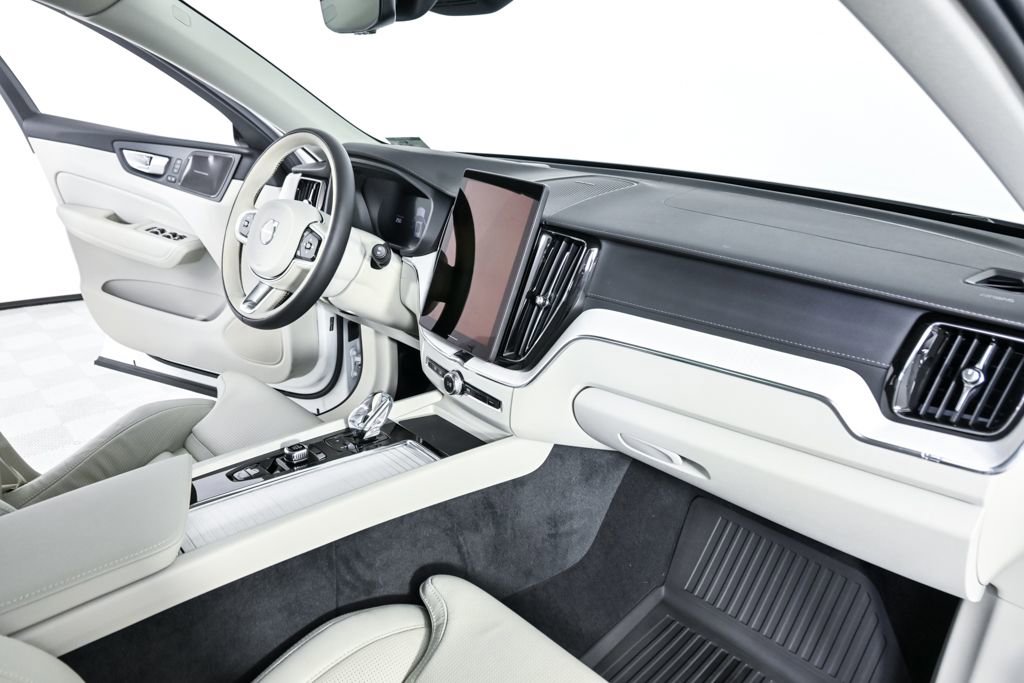 Used 2026 Volvo XC60 B5 Ultra w/ Climate Package image 26