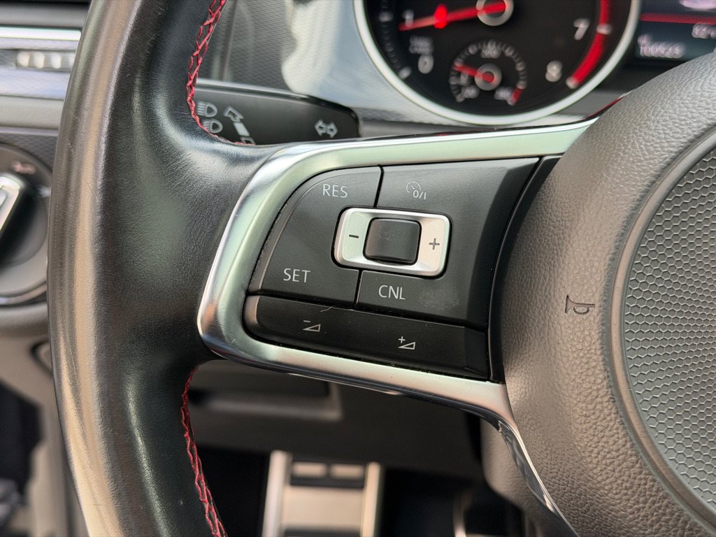 Used 2017 Volkswagen GTI SE FWD image 26