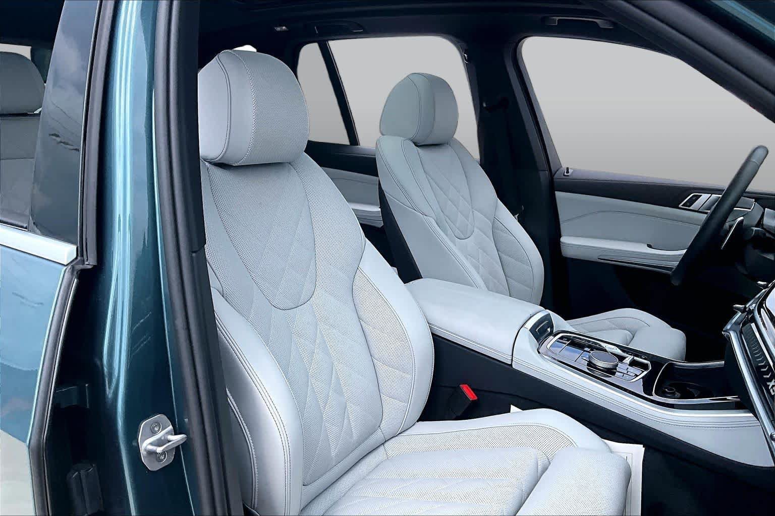 Used 2025 BMW X5 sDrive40i w/ Premium Package RWD image 8