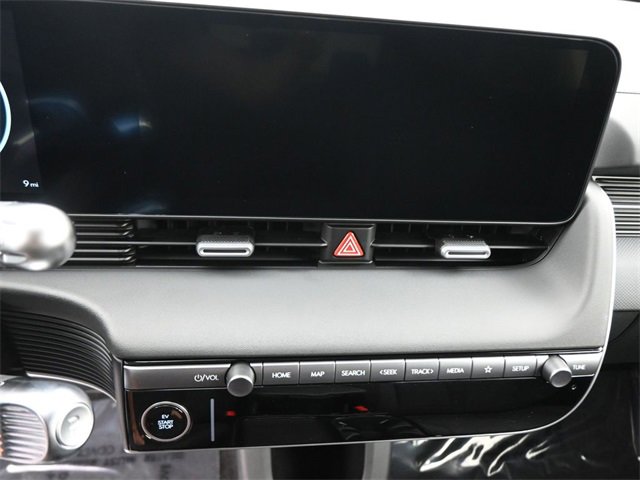New 2025 Hyundai Ioniq 5 SE image 18