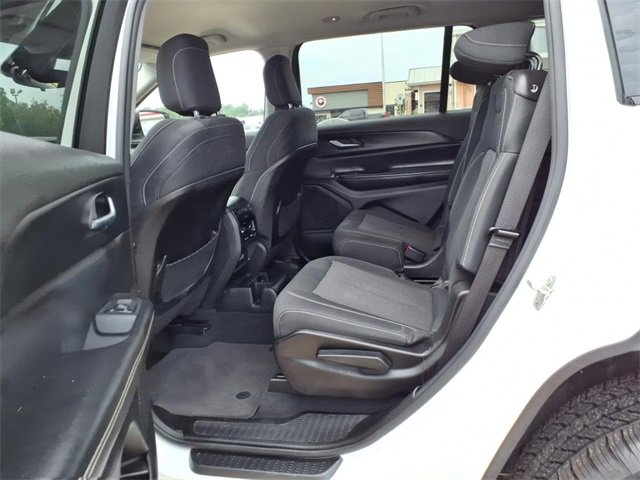 Used 2023 Jeep Grand Cherokee L Laredo image 15