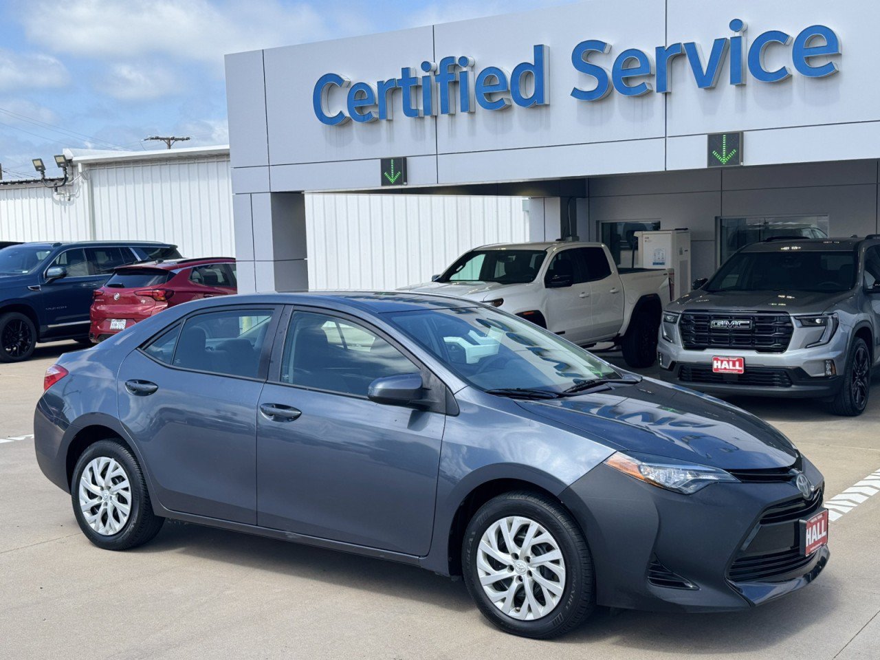 Used 2017 Toyota Corolla LE FWD image 1