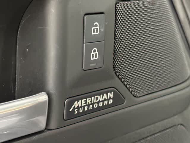 Used 2025 Land Rover Defender 110 X-Dynamic SE AWD/4WD image 22