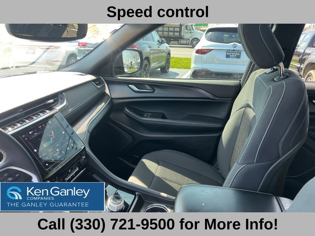 Used 2024 Jeep Grand Cherokee L Laredo image 40