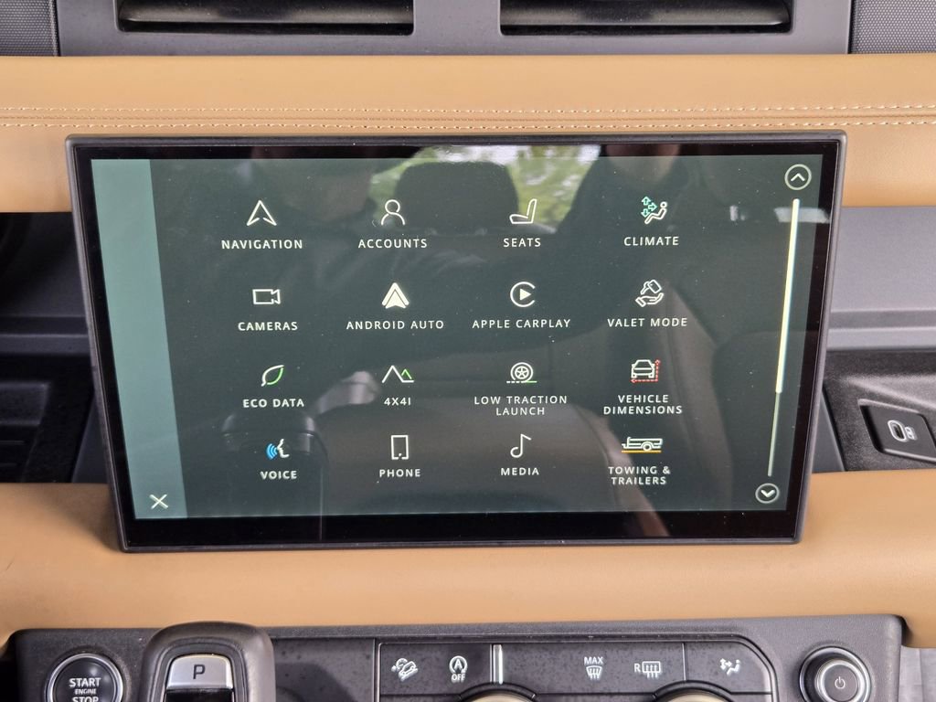 Used 2025 Land Rover Defender 110 X-Dynamic SE AWD/4WD image 14