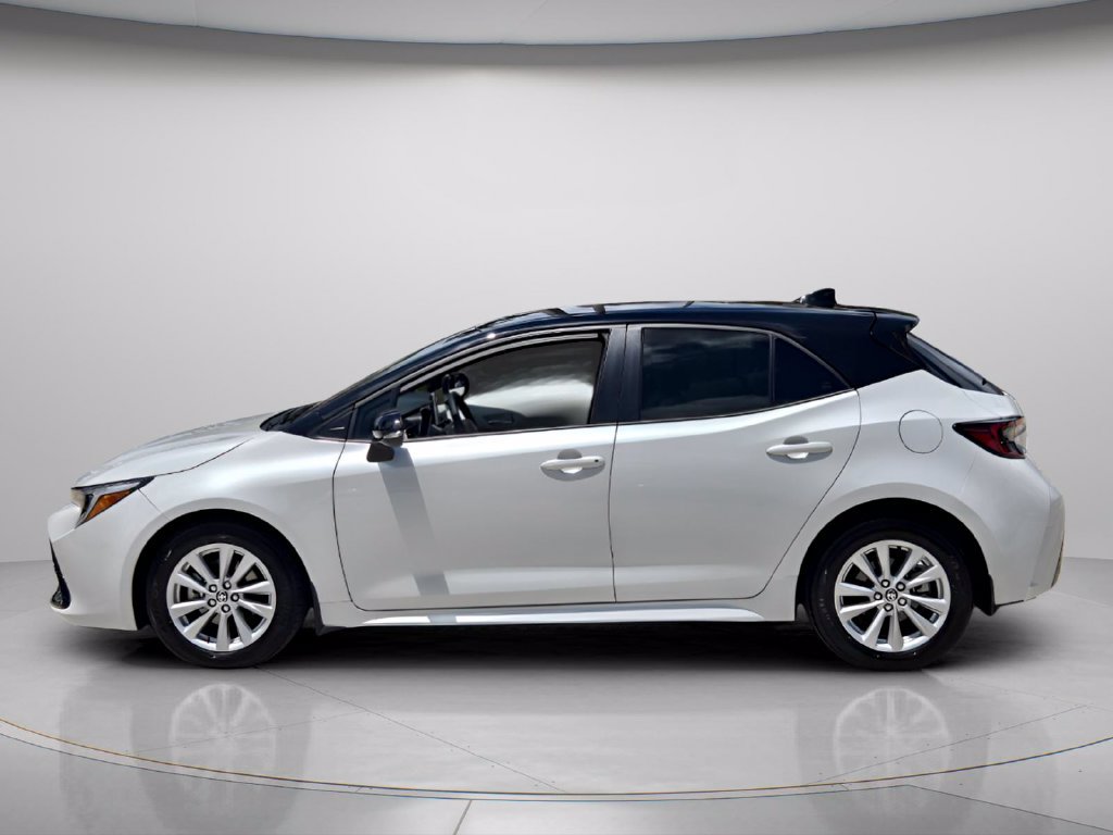 Used 2025 Toyota Corolla SE w/ SE Package FWD image 3