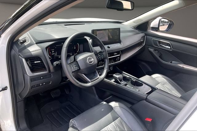 Used 2025 Nissan Rogue Platinum FWD image 12