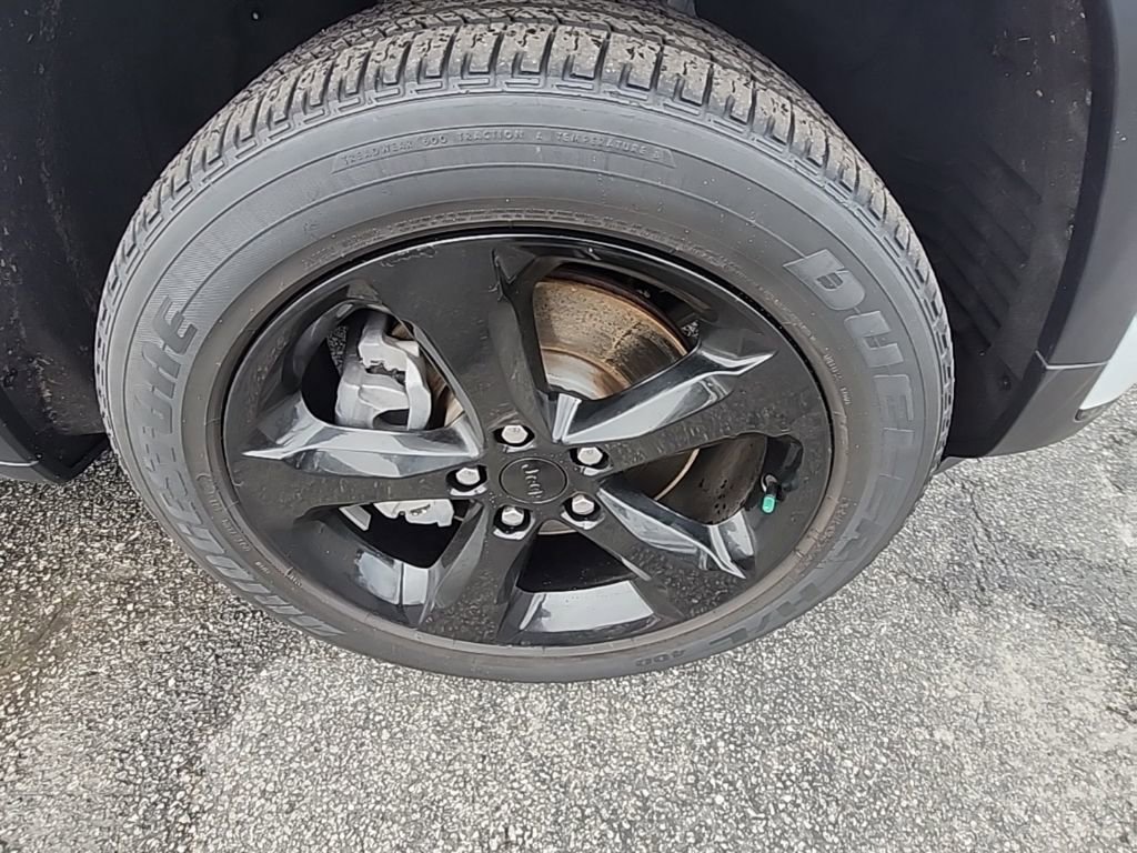 Certified 2023 Jeep Grand Cherokee L Laredo image 22