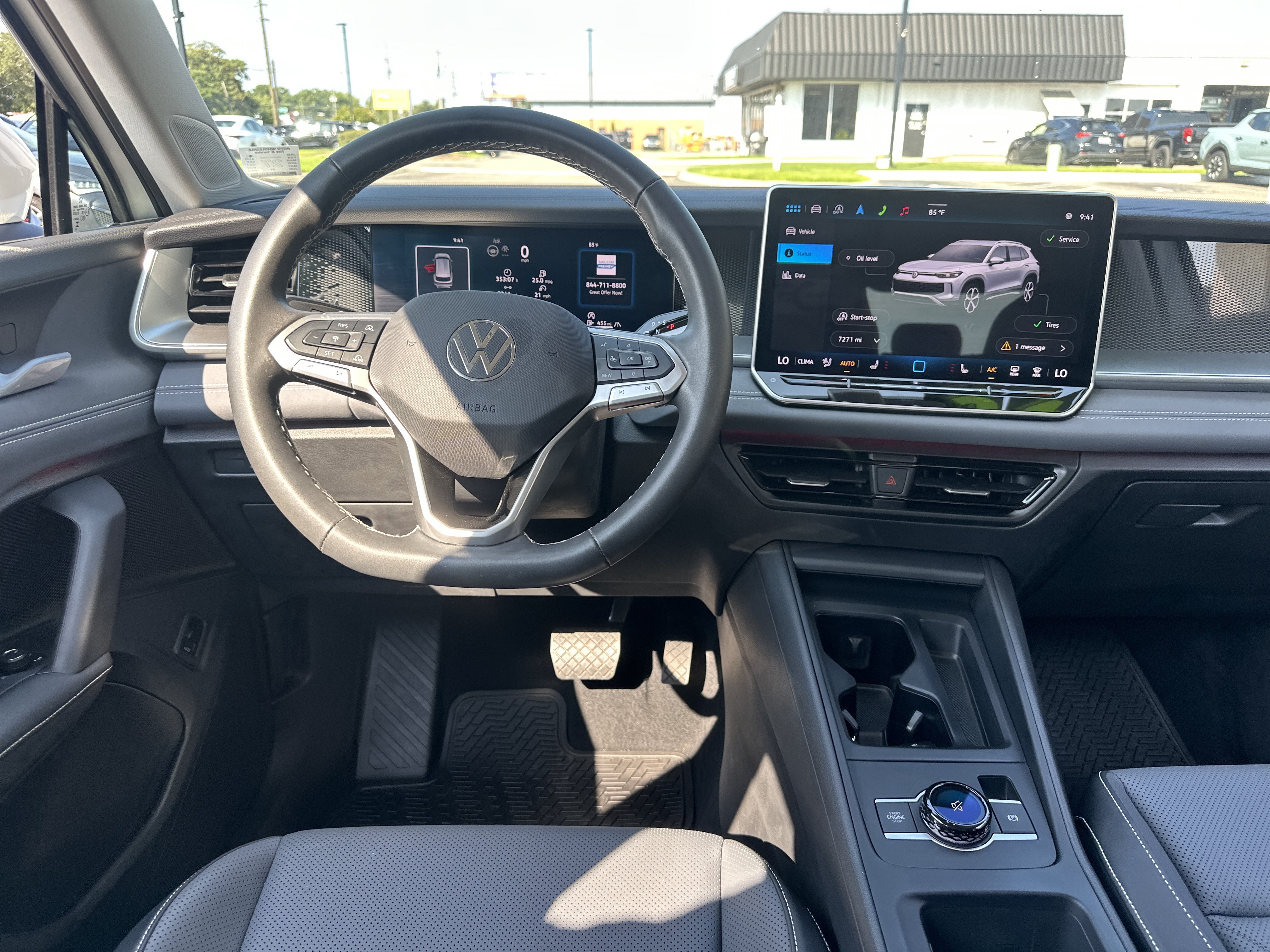 Used 2025 Volkswagen Tiguan SE AWD/4WD image 15