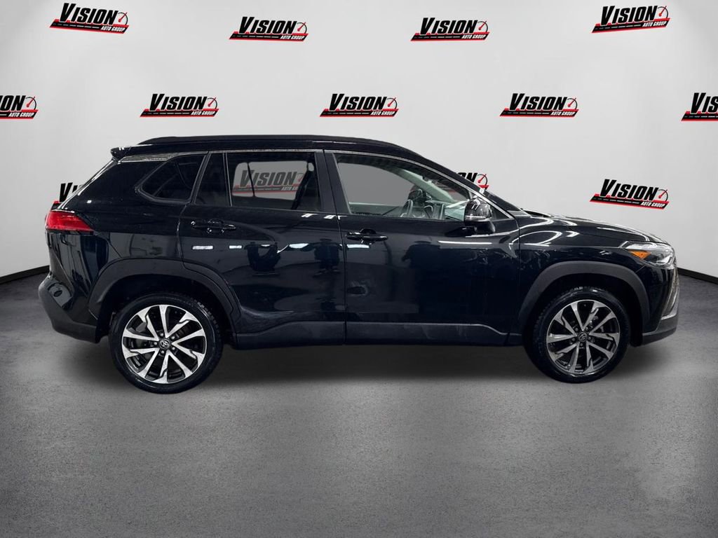 Used 2023 Toyota Corolla Cross XLE w/ Convenience Package image 4