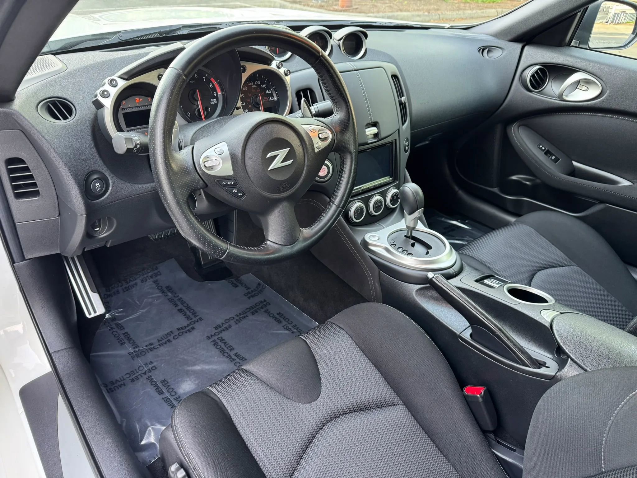 Used 2015 Nissan 370Z Roadster RWD image 21