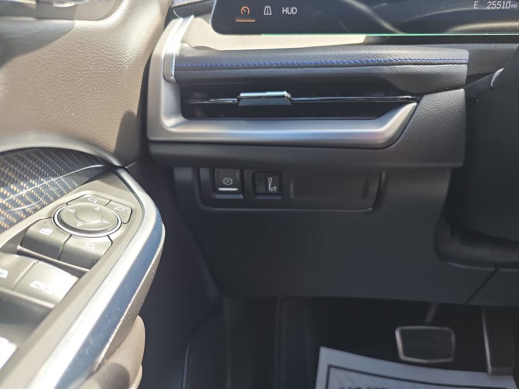 Used 2024 Cadillac XT4 Sport image 16