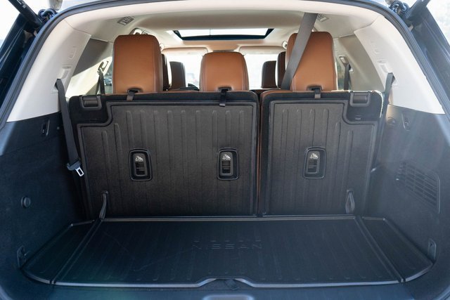 Used 2023 Nissan Pathfinder Platinum w/ Cargo Package image 13
