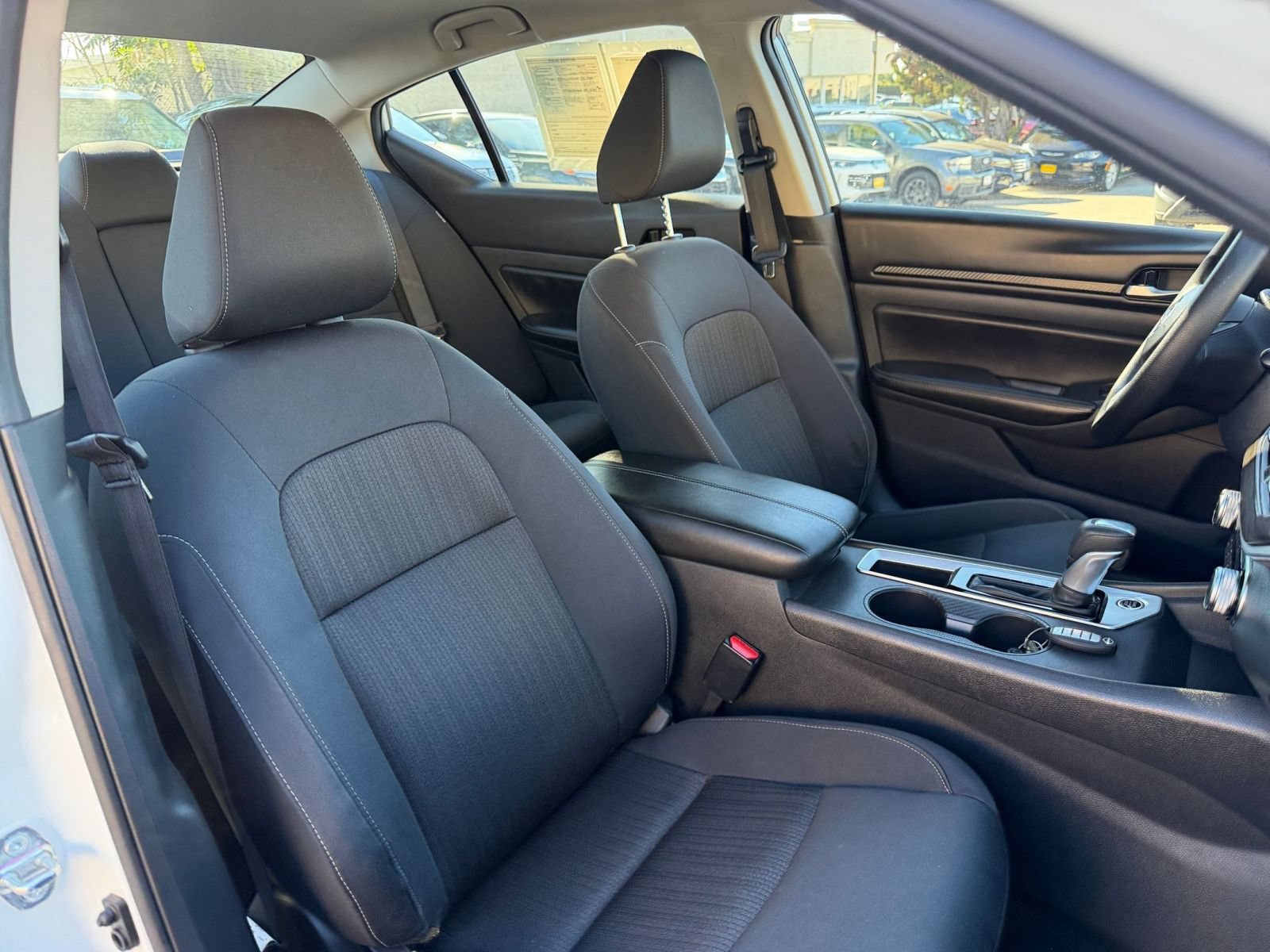 Used 2025 Nissan Altima 2.5 SV FWD image 35