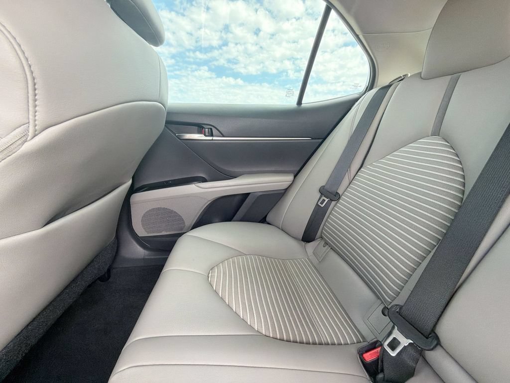 Used 2020 Toyota Camry SE FWD image 13