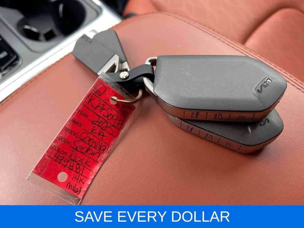 Used 2025 Kia Carnival EX FWD image 27