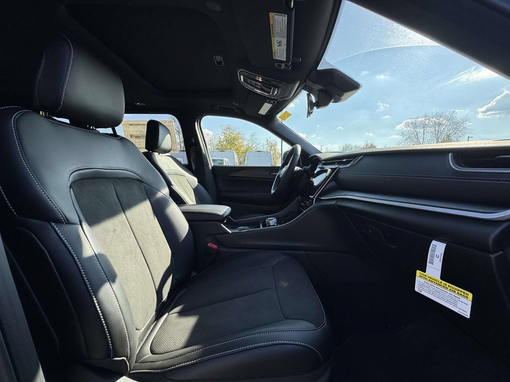 New 2025 Jeep Grand Cherokee 4WD image 16