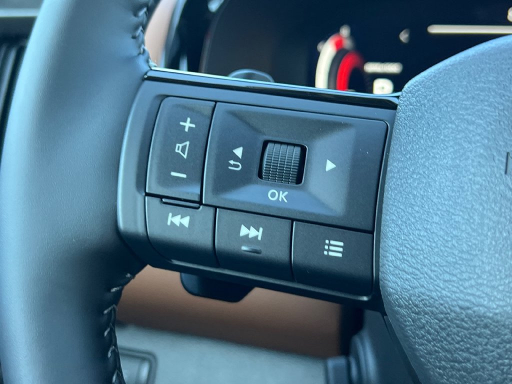 New 2026 Nissan Pathfinder Platinum FWD image 11