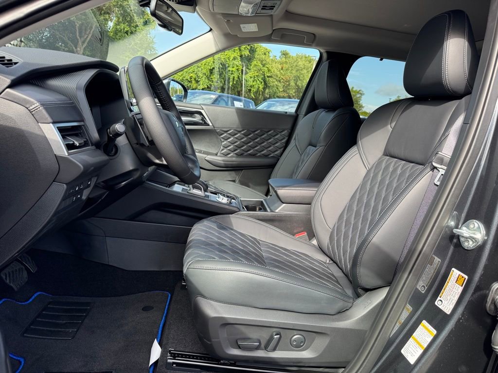 New 2025 Mitsubishi Outlander SEL image 14