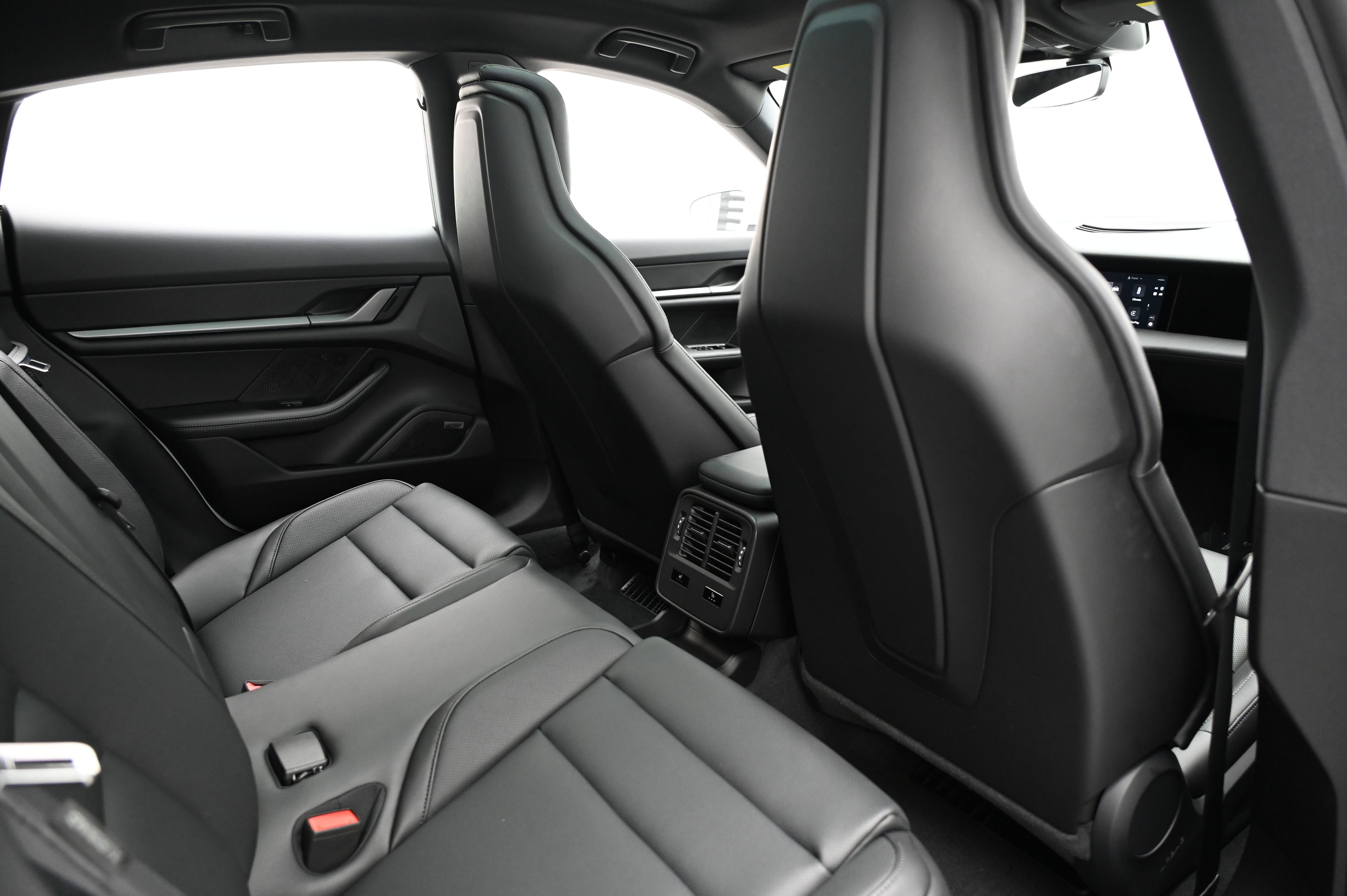 Used 2025 Porsche Taycan image 16