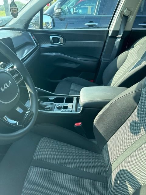 Used 2024 Kia Sorento LX FWD image 2