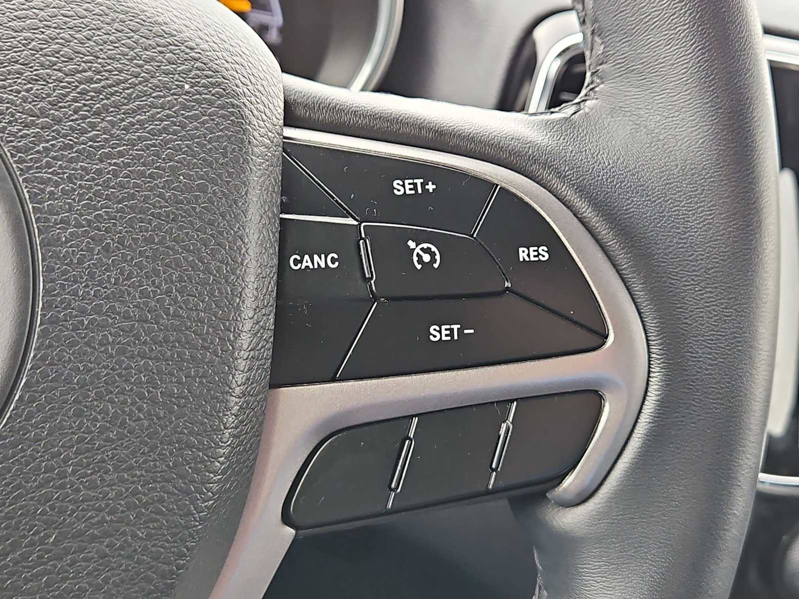 Used 2019 Jeep Grand Cherokee Altitude image 25