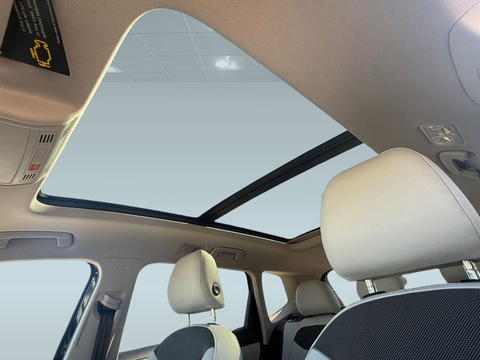 New 2026 Volkswagen Taos SE image 13