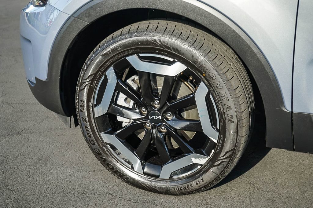 Used 2023 Kia Telluride EX w/ EX Captain's Chair Package FWD image 11