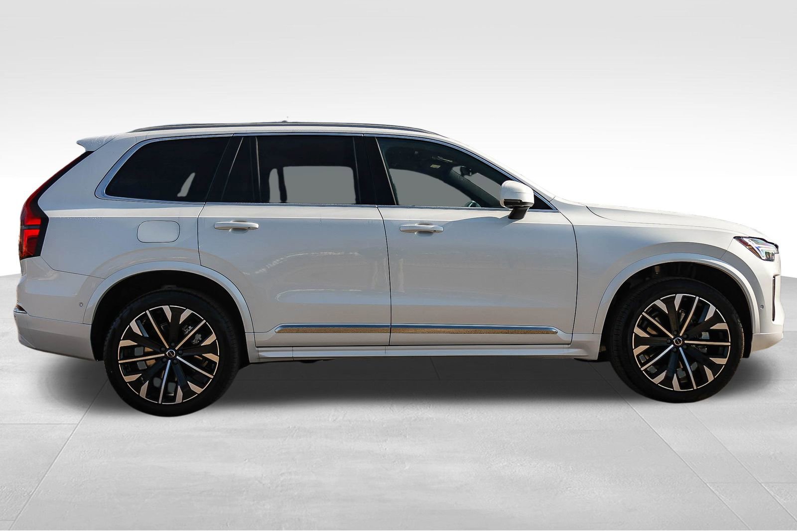 New 2026 Volvo XC90 B6 Ultra w/ Protection Package image 4