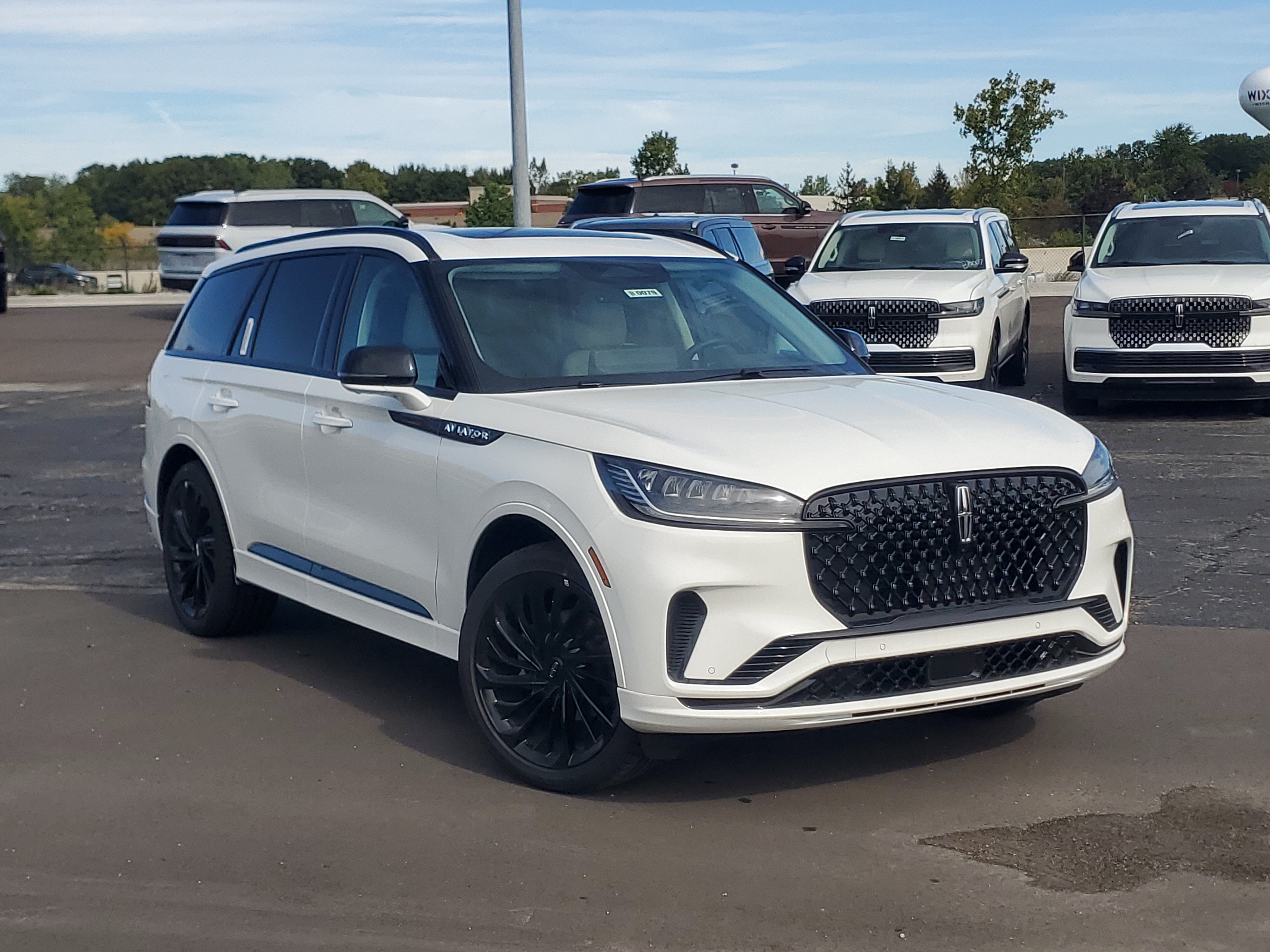 New 2027 Lincoln Aviator Reserve w/ Jet Appearance Package AWD/4WD image 1