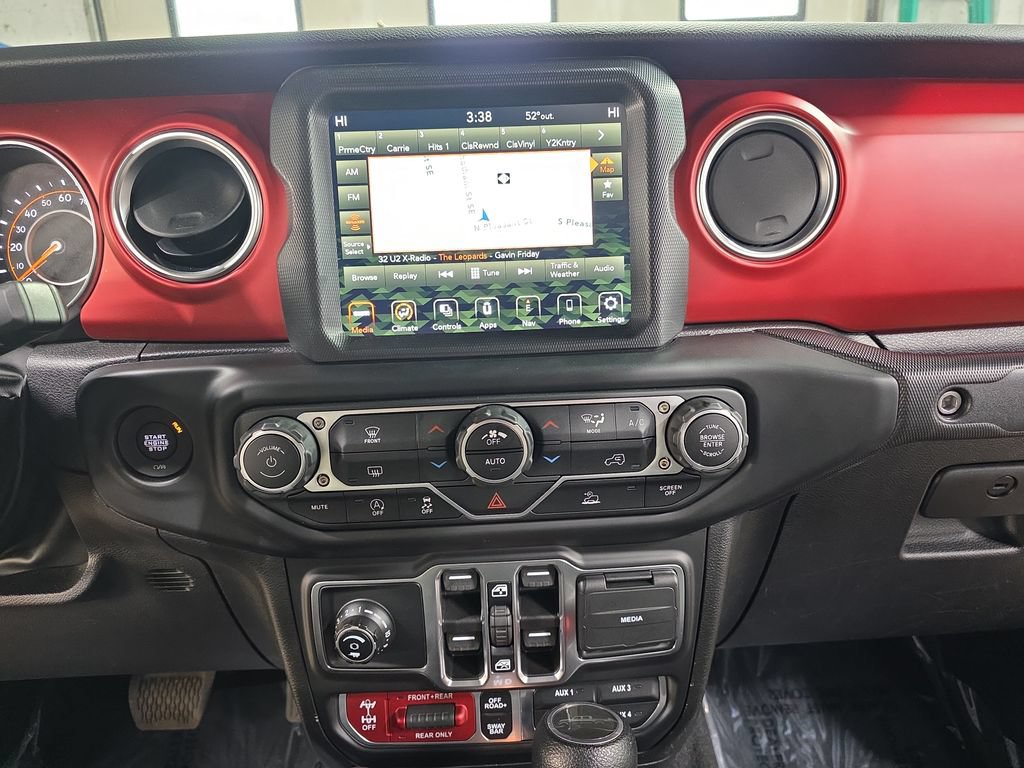 Used 2023 Jeep Gladiator Rubicon w/ Trailer Tow Package AWD/4WD image 19