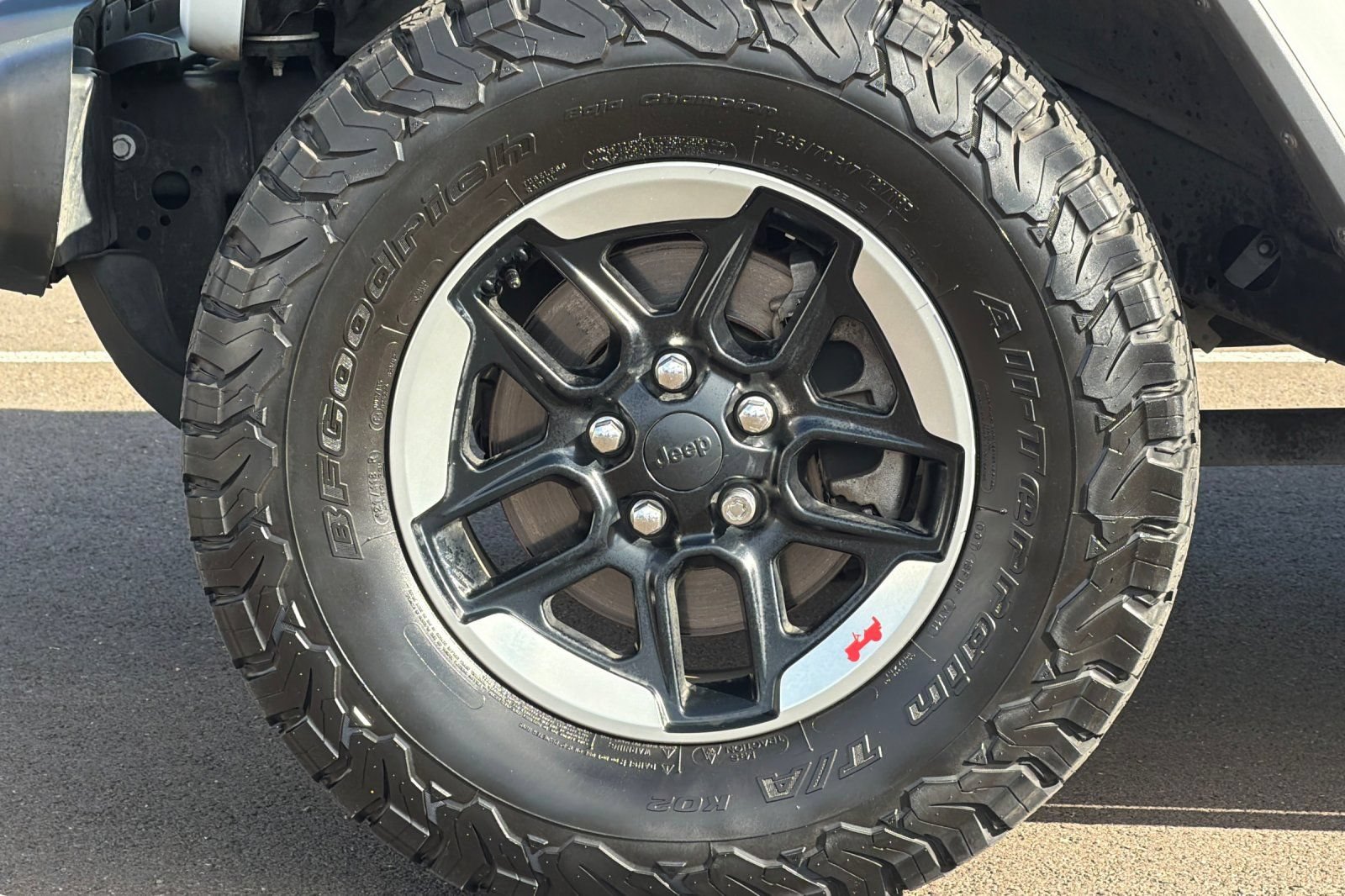 Used 2018 Jeep Wrangler Unlimited Rubicon w/ Safety Group AWD/4WD image 25