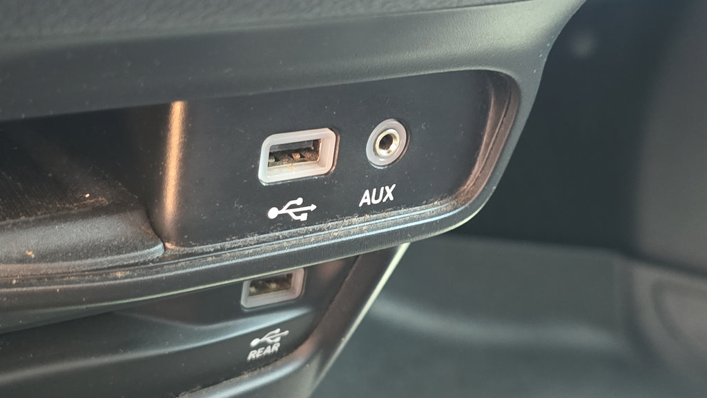 Used 2020 Chrysler Pacifica Limited FWD image 29