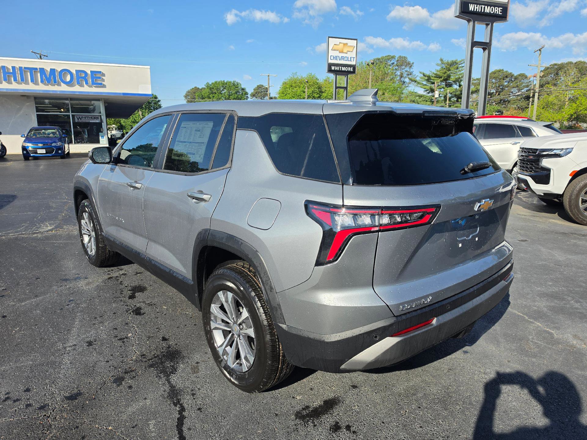 New 2026 Chevrolet Equinox LT w/ Convenience Package II FWD image 3