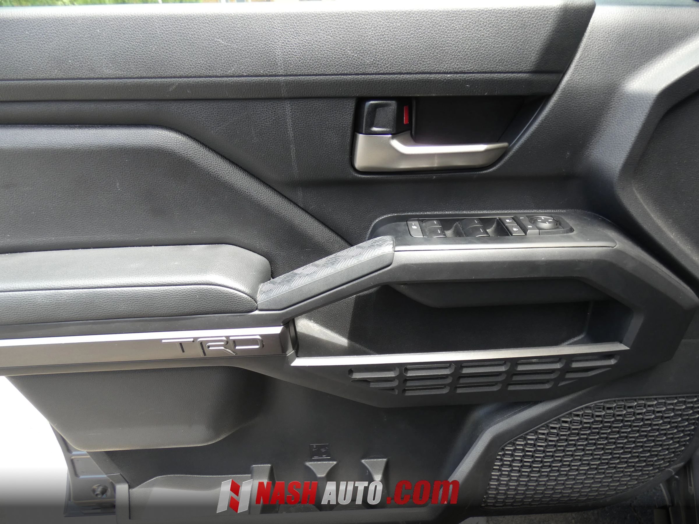 Used 2025 Toyota Tacoma TRD Sport AWD/4WD image 56