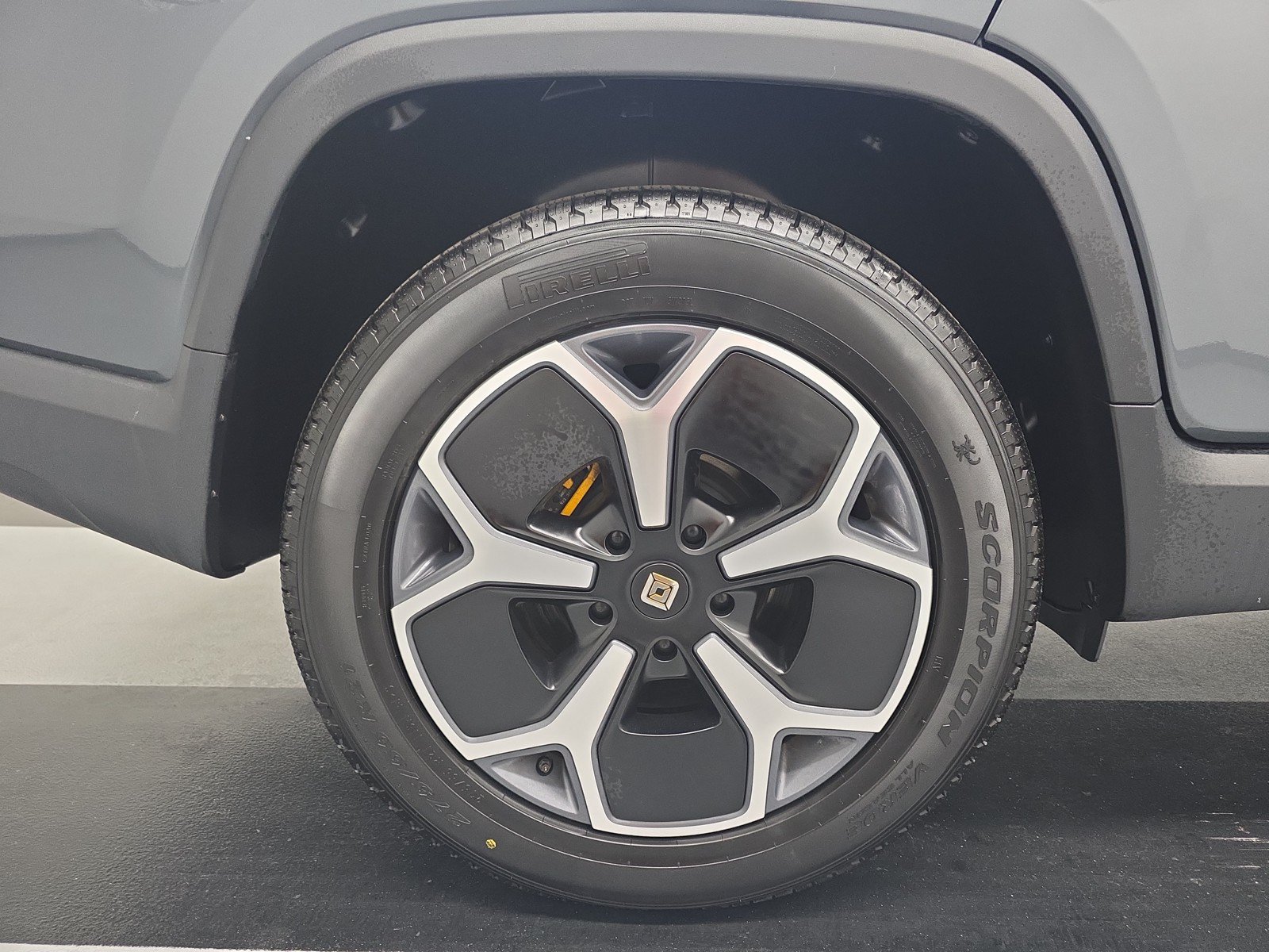 Used 2024 Rivian R1T Adventure AWD/4WD image 12