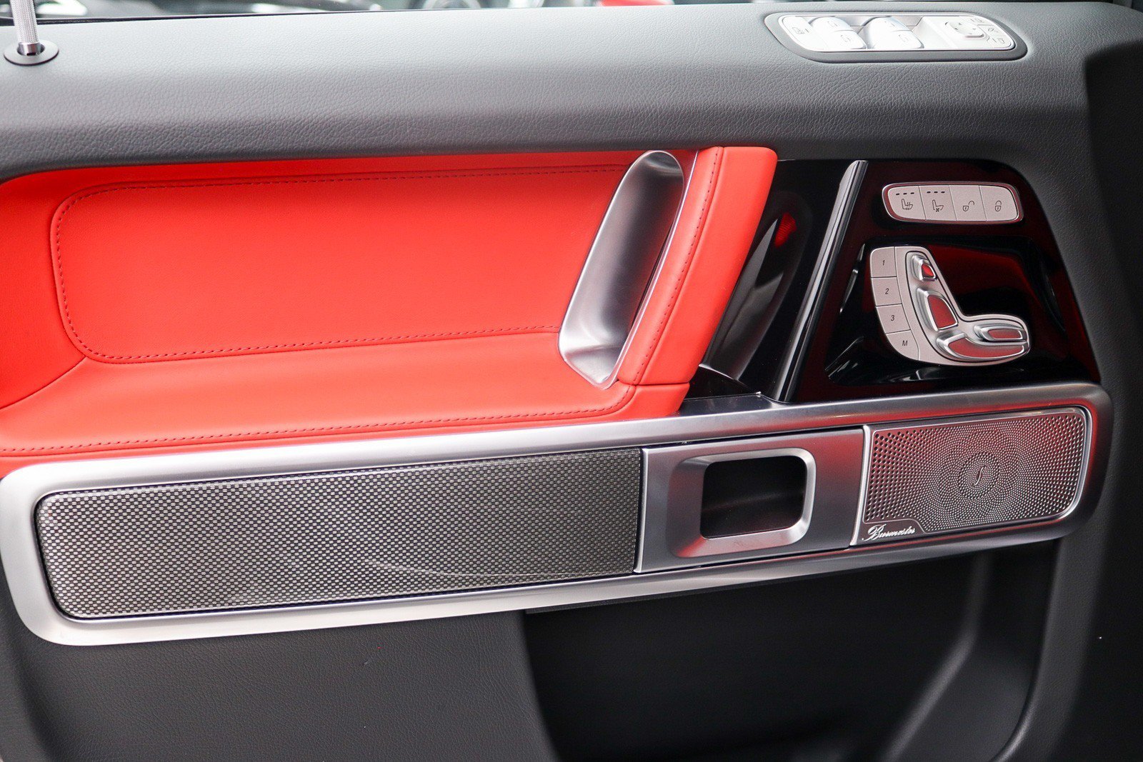 Used 2025 Mercedes-Benz G 550 image 34