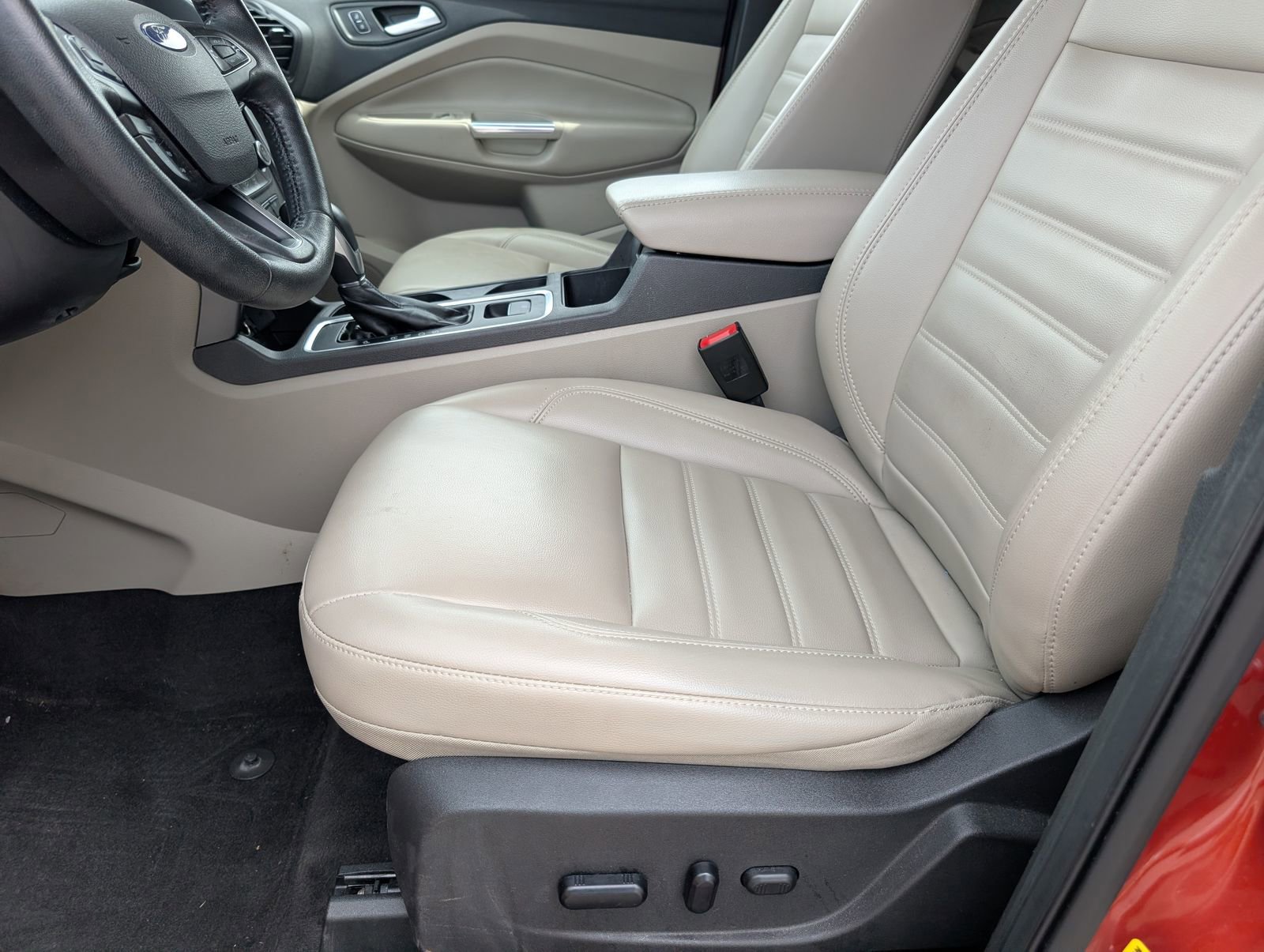 Used 2019 Ford Escape SEL image 6