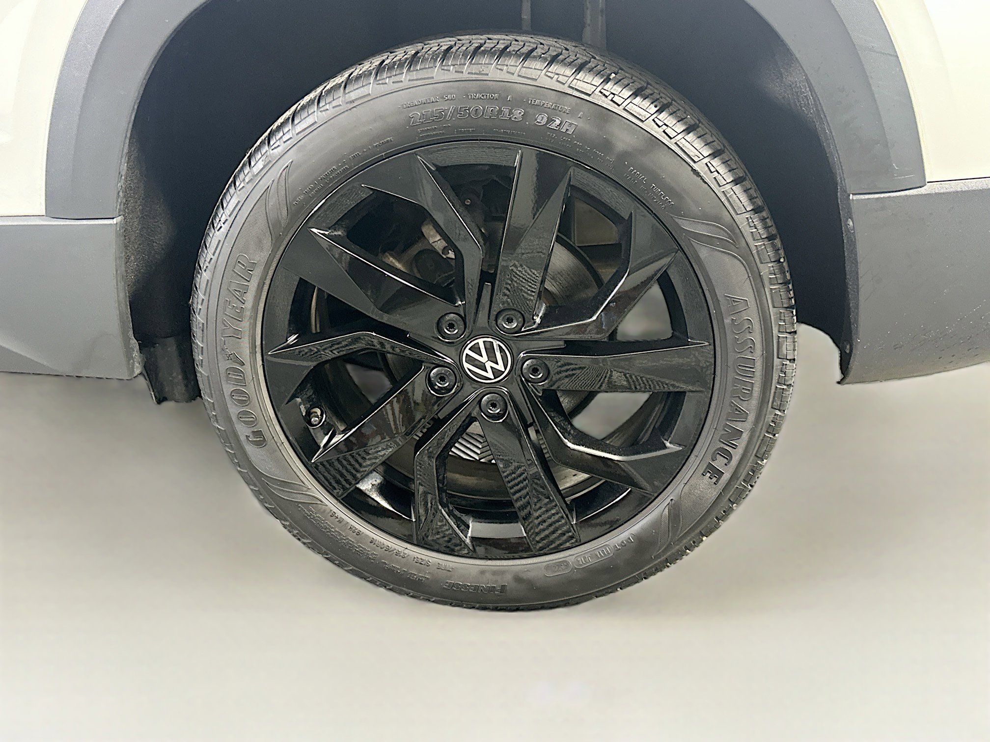 Used 2023 Volkswagen Taos SE w/ Black Wheel Package FWD image 11