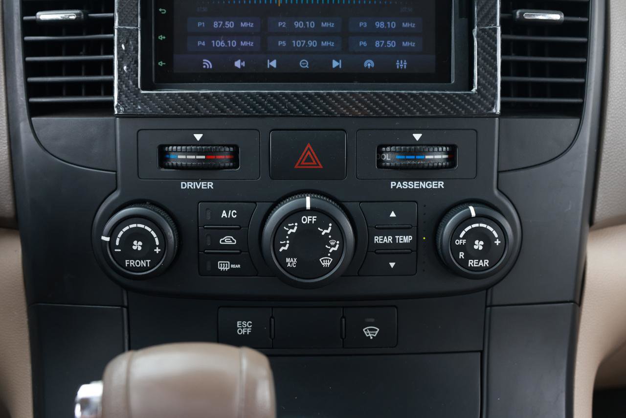 Used 2008 Kia Sedona LX image 33