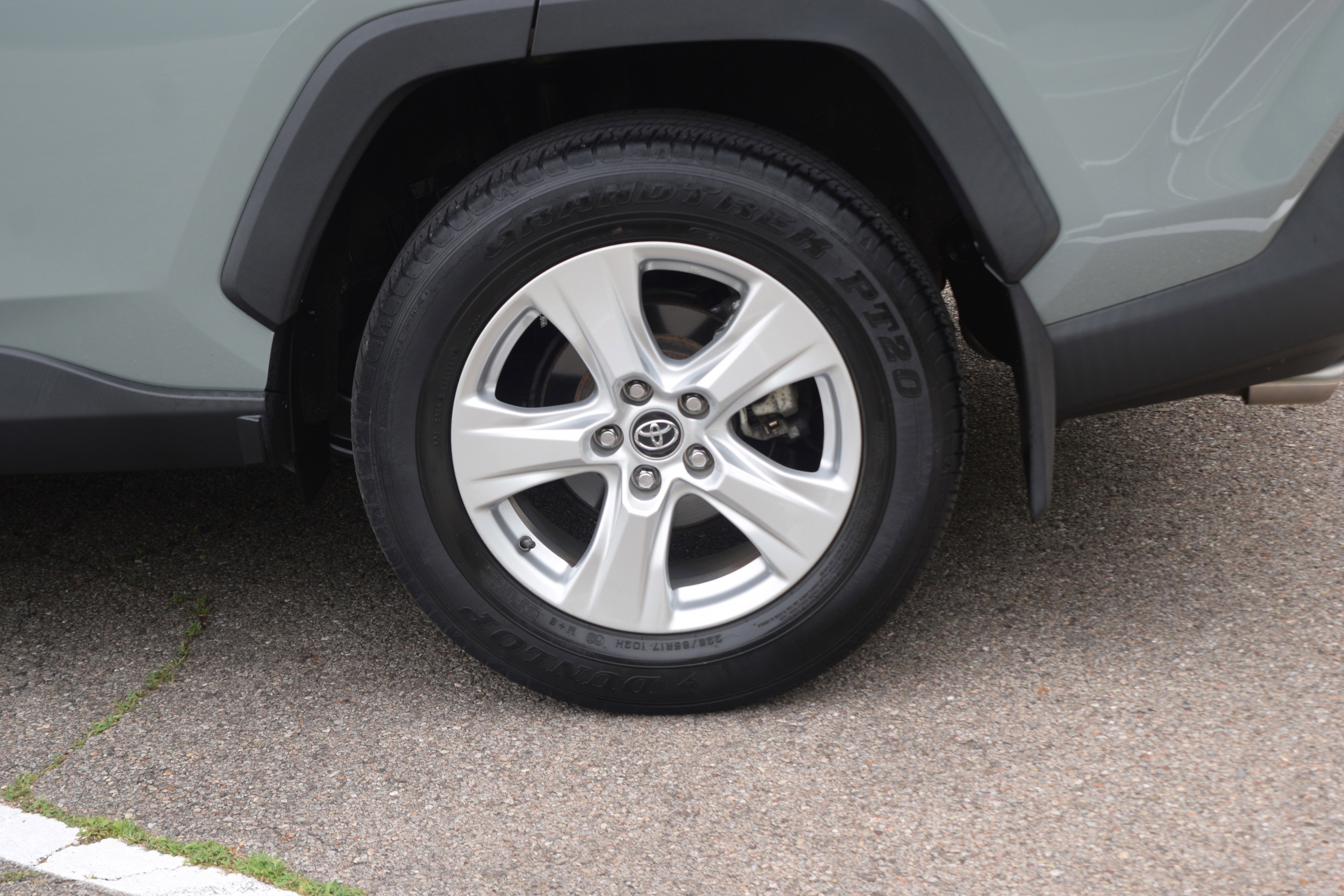 Used 2020 Toyota RAV4 XLE w/ All Weather Liner Package AWD/4WD image 27