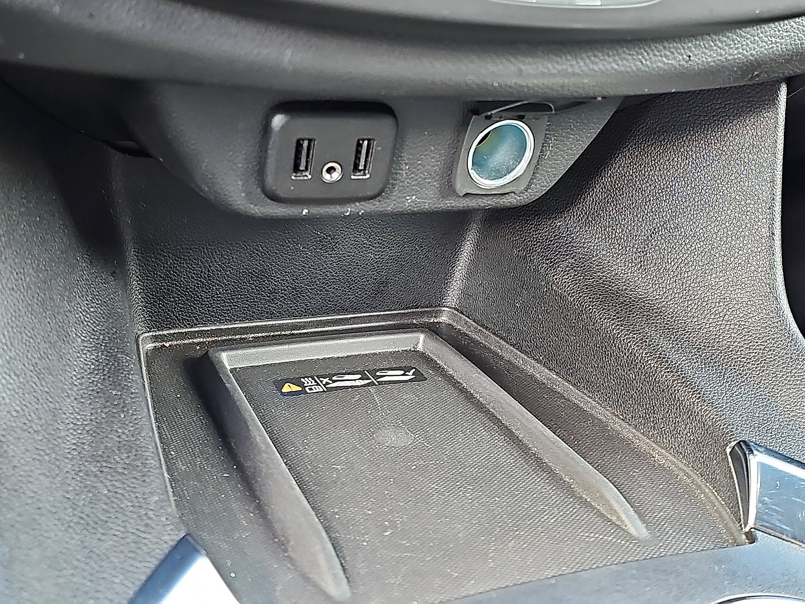 Used 2023 Chevrolet Traverse LT w/ Rear Camera Mirror Package image 25