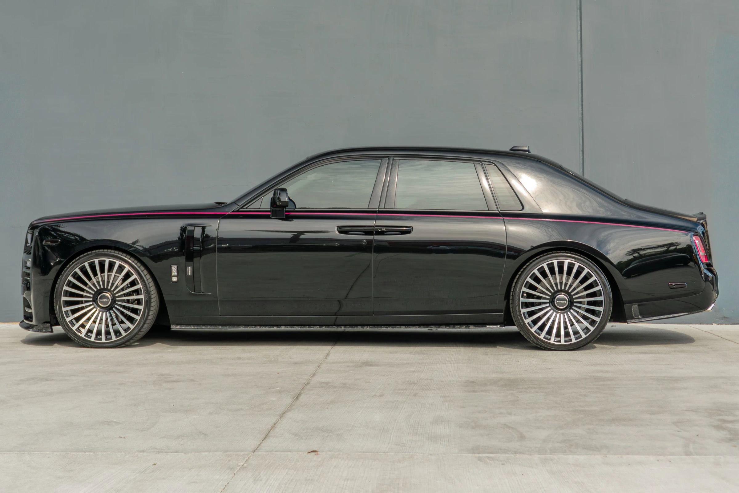 Used 2023 Rolls-Royce Phantom Sedan image 2
