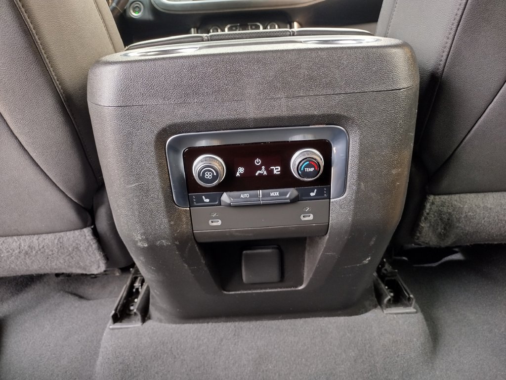 Used 2022 Chevrolet Suburban Premier AWD/4WD image 9