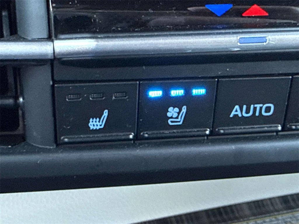 Certified 2023 Toyota Sienna Platinum image 22