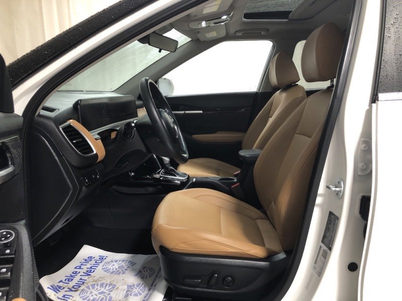 Used 2024 Kia Seltos EX image 19