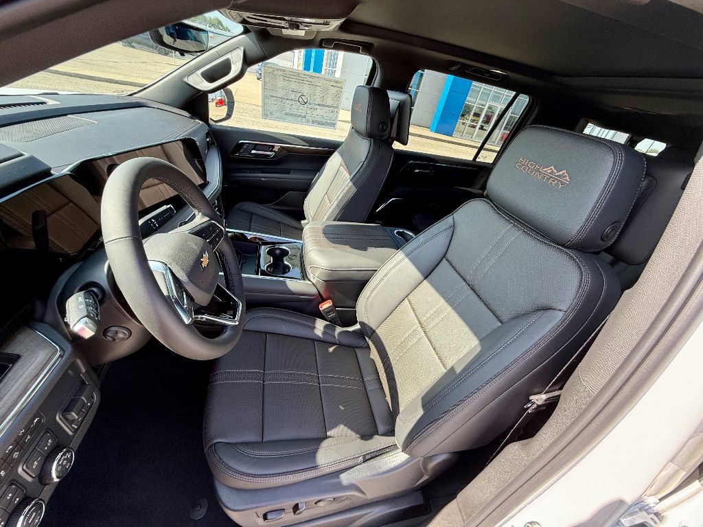 New 2025 Chevrolet Suburban High Country image 12