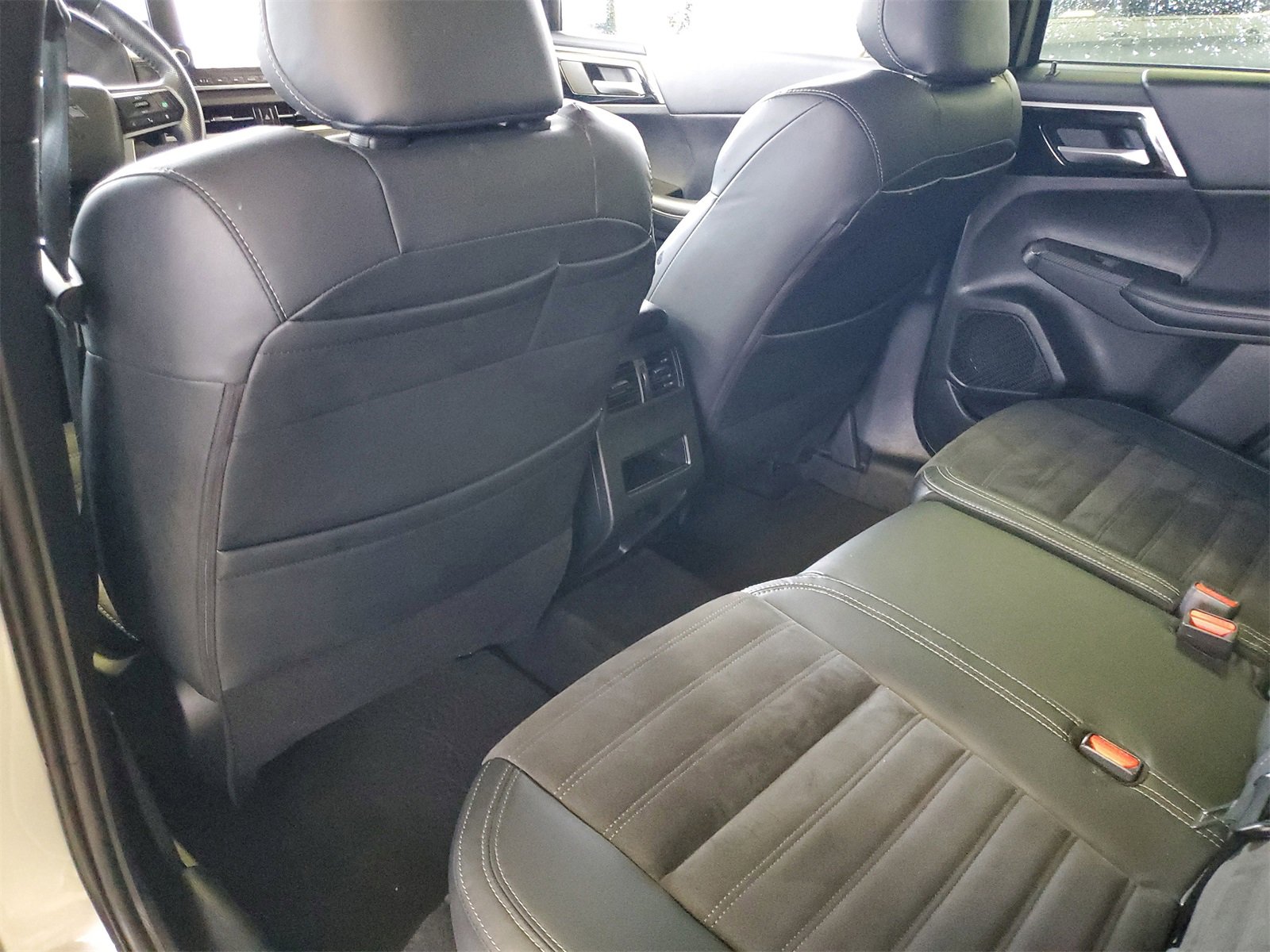 Used 2023 Mitsubishi Outlander SE image 22