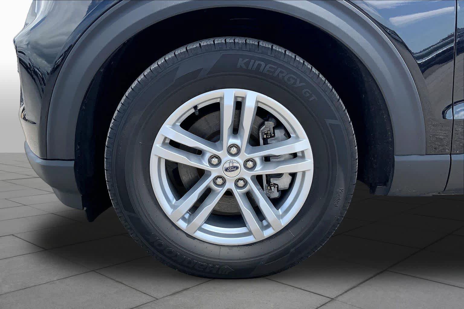 Certified 2024 Ford Explorer XLT RWD image 11