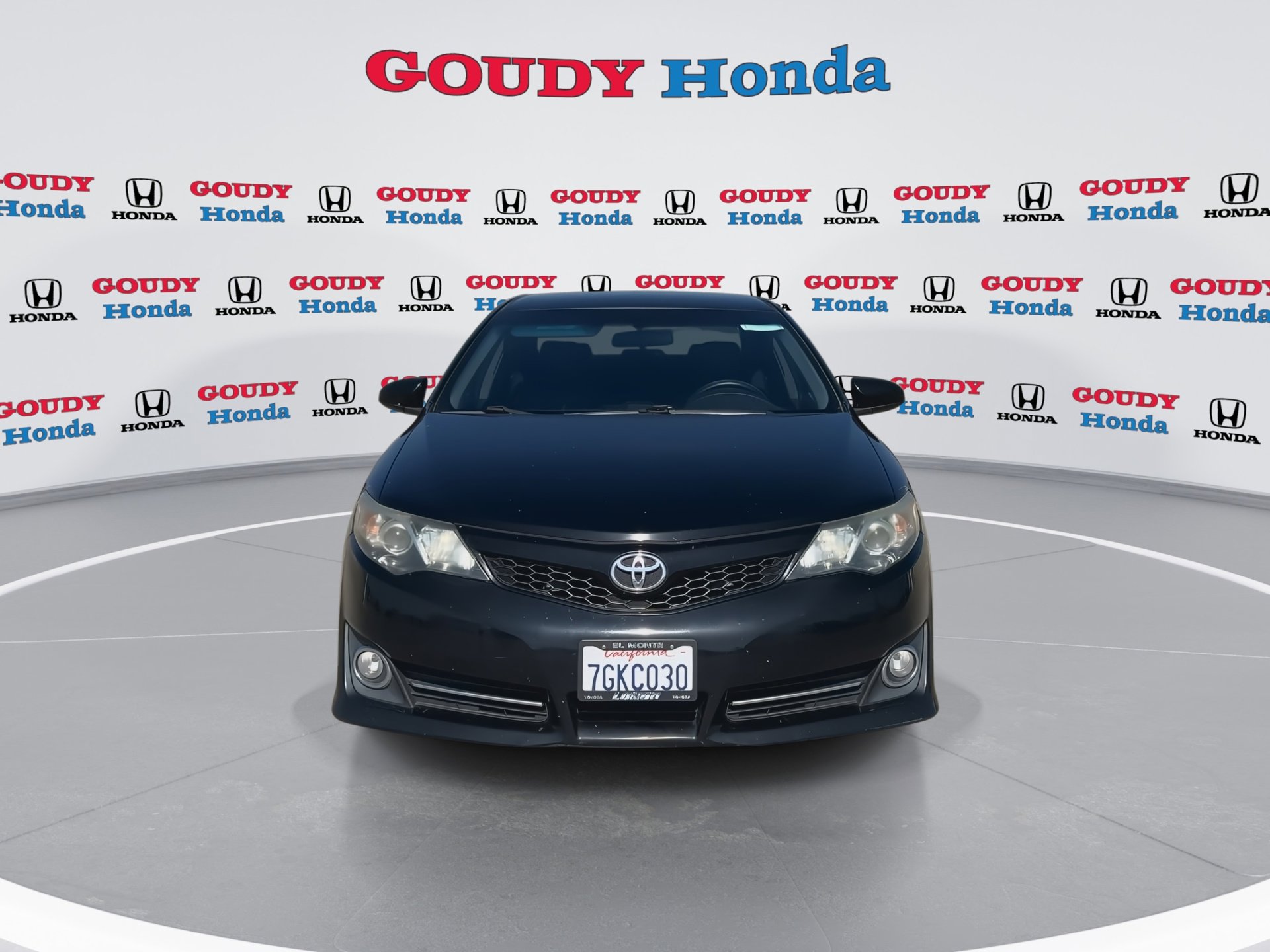 Used 2014 Toyota Camry SE FWD image 3